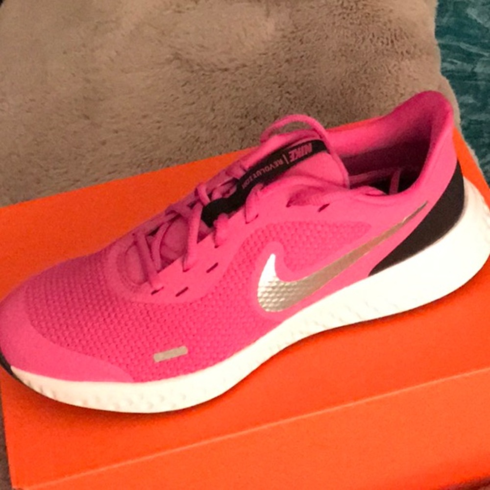 Nike Revolution 5
